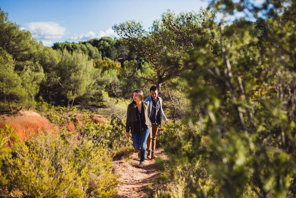 Séance couple aux terres rouges à la sainte victoire – Le Tholonet, Sainte-Victoire, photo 3