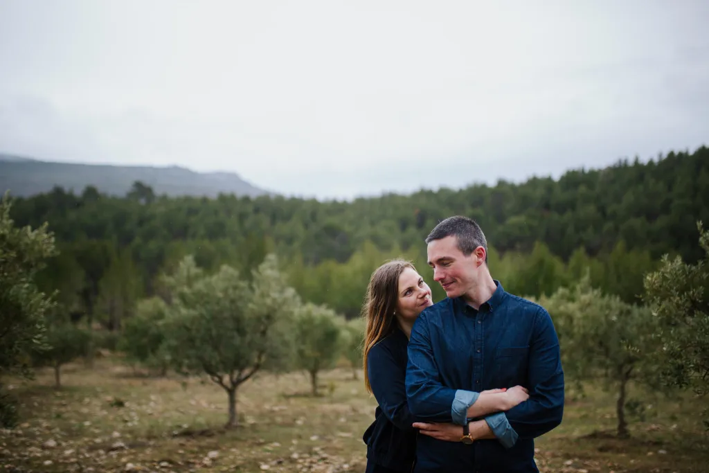 séance couple sous la pluie – Sainte-Victoire, Aix-en-Provence, photo 16