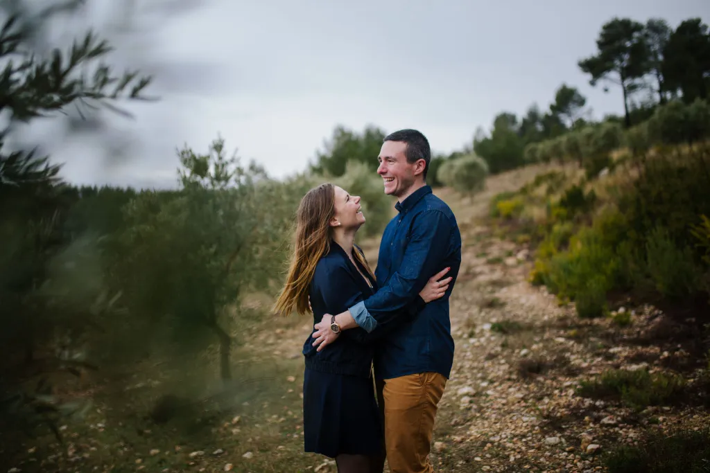 séance couple sous la pluie – Sainte-Victoire, Aix-en-Provence, photo 17