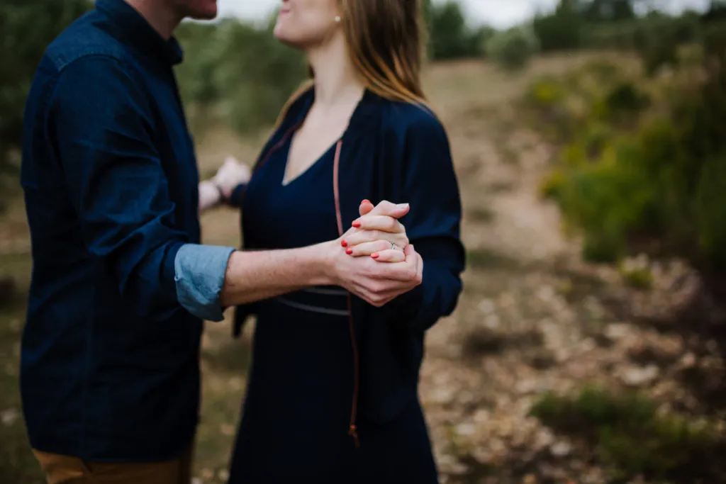 séance couple sous la pluie – Sainte-Victoire, Aix-en-Provence, photo 19
