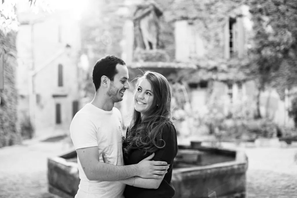 Séance couple dans les lavandes – Saignon, Luberon, photo 1