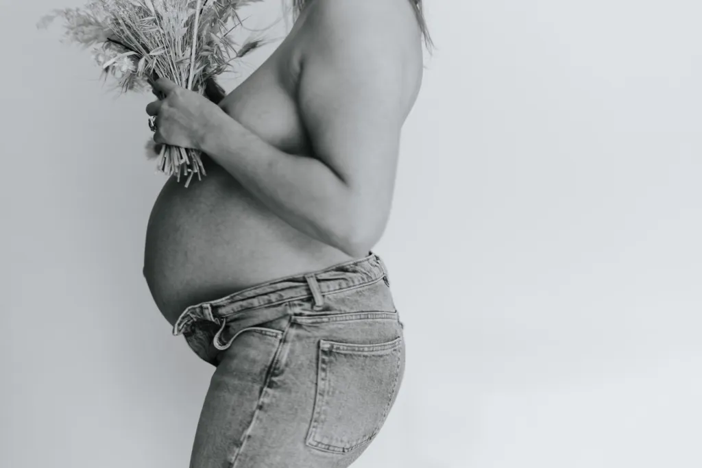 La photographie pour aider la femme enceinte à s'accepter pleinement et se voir autrement., photo 6
