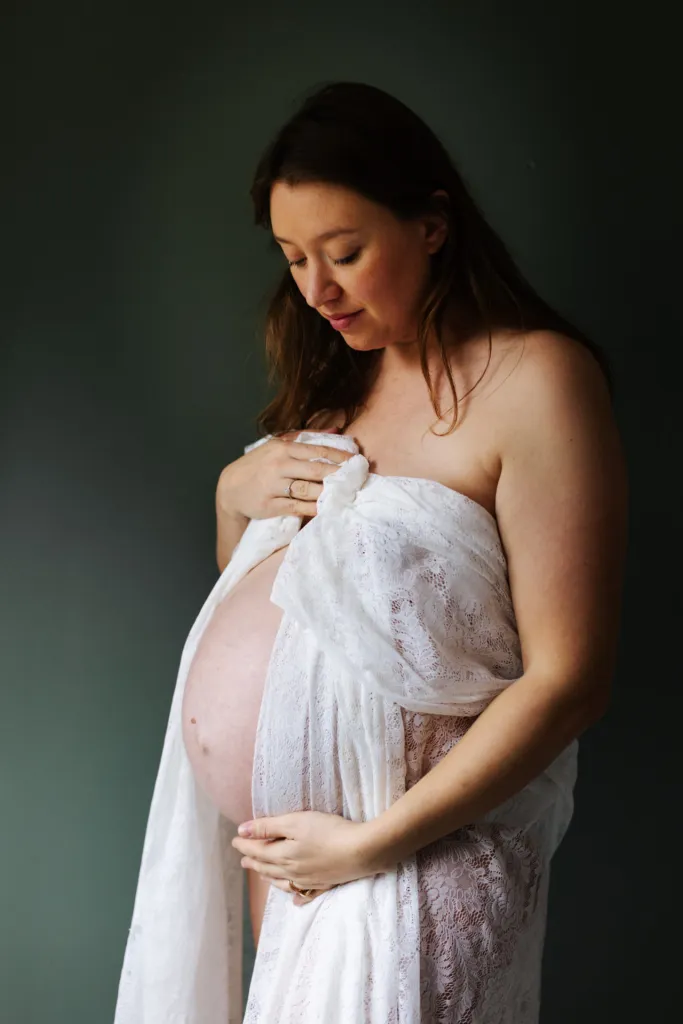 La photographie pour aider la femme enceinte à s'accepter pleinement et se voir autrement., photo 2