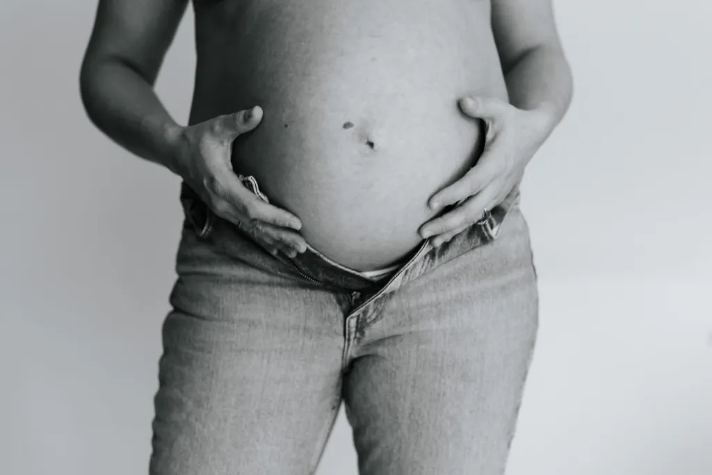 La photographie pour aider la femme enceinte à s'accepter pleinement et se voir autrement., photo 1
