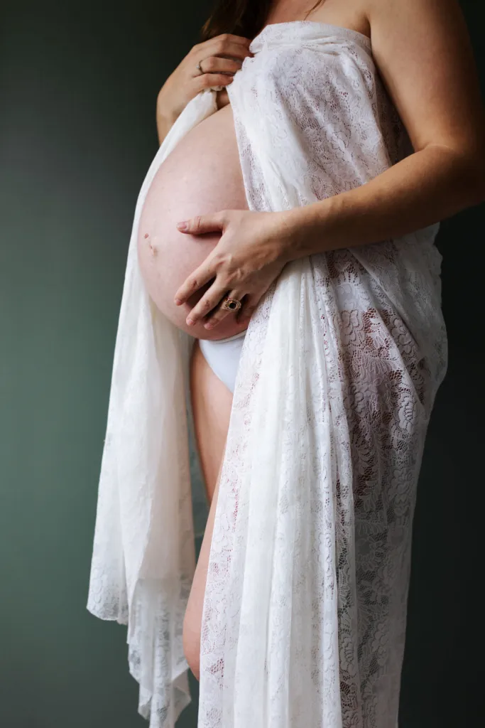 La photographie pour aider la femme enceinte à s'accepter pleinement et se voir autrement., photo 3